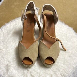Wedges Women's Tan Peep-Toe Shoes